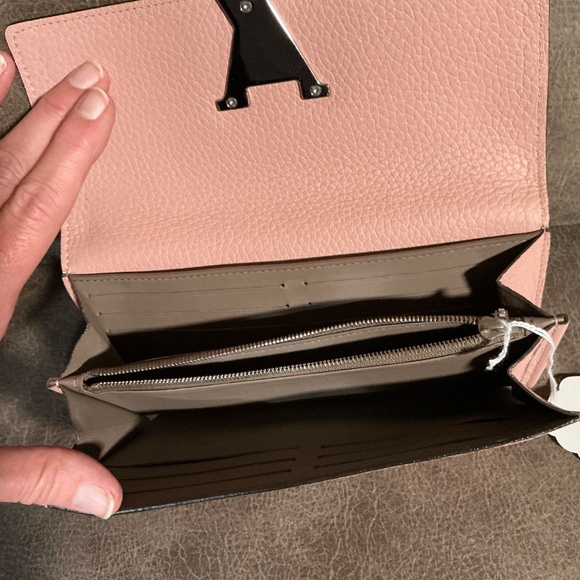 Louis Vuitton CAPUCINES wallet - Picture 2 of 3